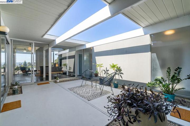 5524 Greenridge Rd, Castro Valley, California 94552