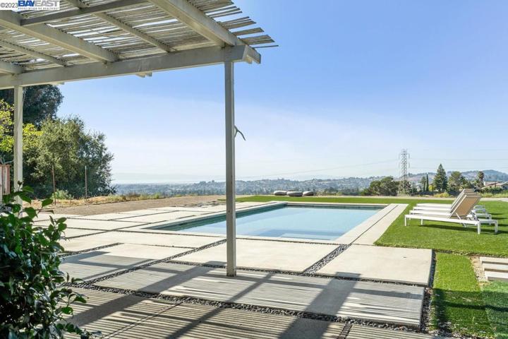 5524 Greenridge Rd, Castro Valley, California 94552