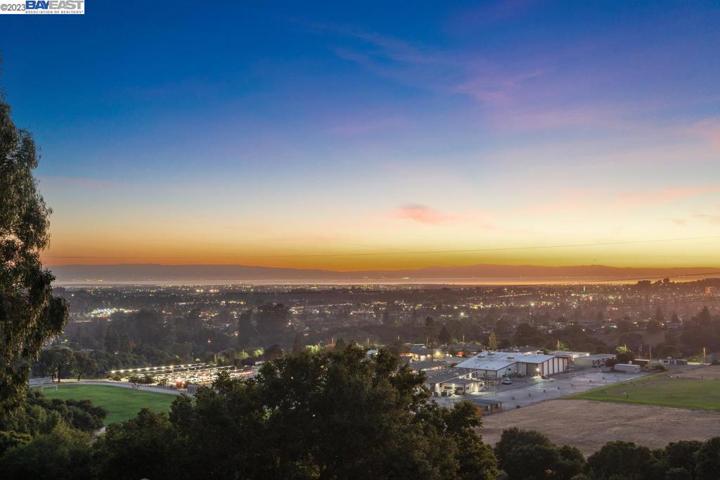 5524 Greenridge Rd, Castro Valley, California 94552