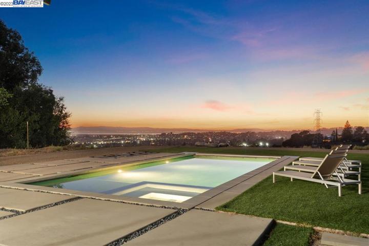 5524 Greenridge Rd, Castro Valley, California 94552