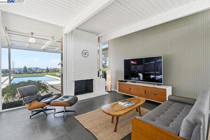 5524 Greenridge Rd, Castro Valley, California 94552