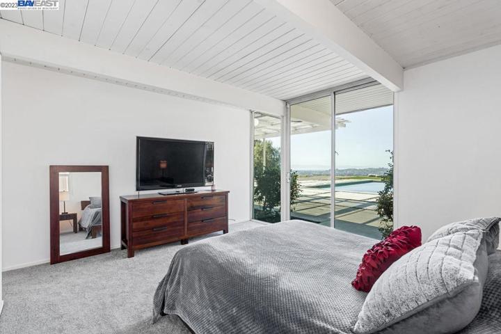 5524 Greenridge Rd, Castro Valley, California 94552