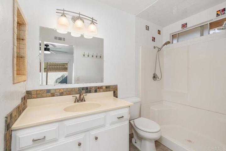 Primary bath. En-suite.