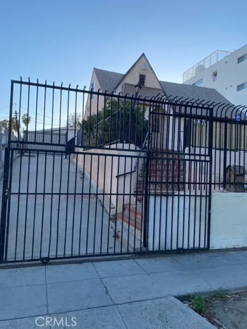3310 Beverly Boulevard, Los Angeles, California 90004