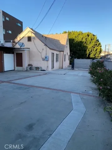 3310 Beverly Boulevard, Los Angeles, California 90004
