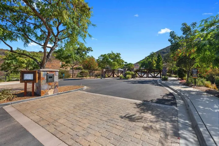 1100 Via Vera Cruz, San Marcos, California 92078