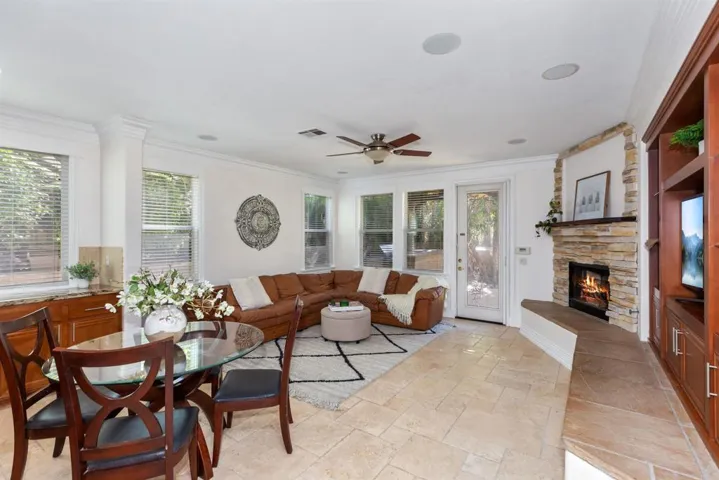 1100 Via Vera Cruz, San Marcos, California 92078