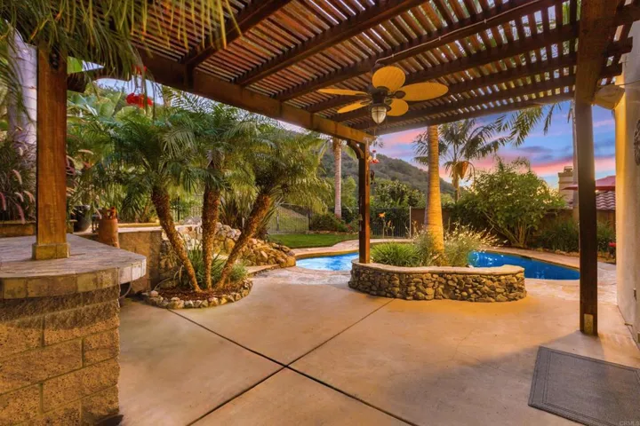 1100 Via Vera Cruz, San Marcos, California 92078