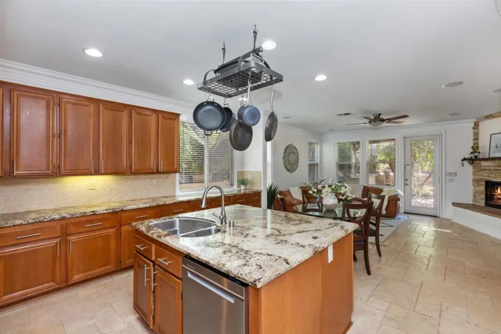 1100 Via Vera Cruz, San Marcos, California 92078