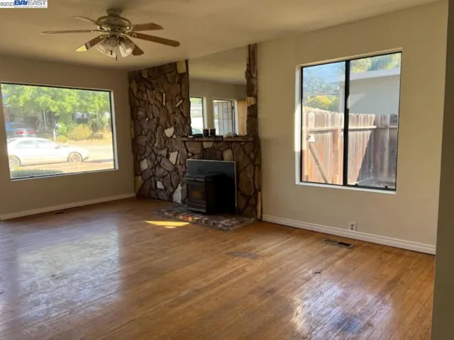10611 Mark St, Oakland, California 94605