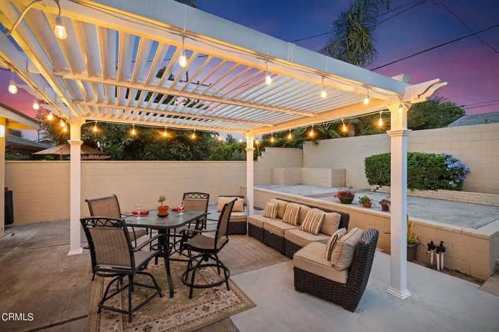 Pergola w Adjustable Louvers