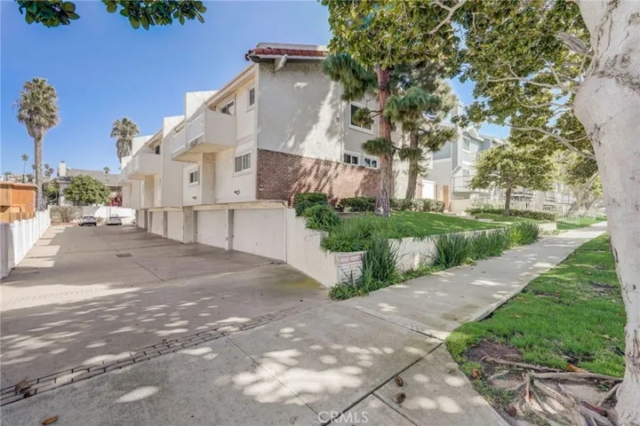 710 N Guadalupe Avenue Unit 2, Redondo Beach, California 90277