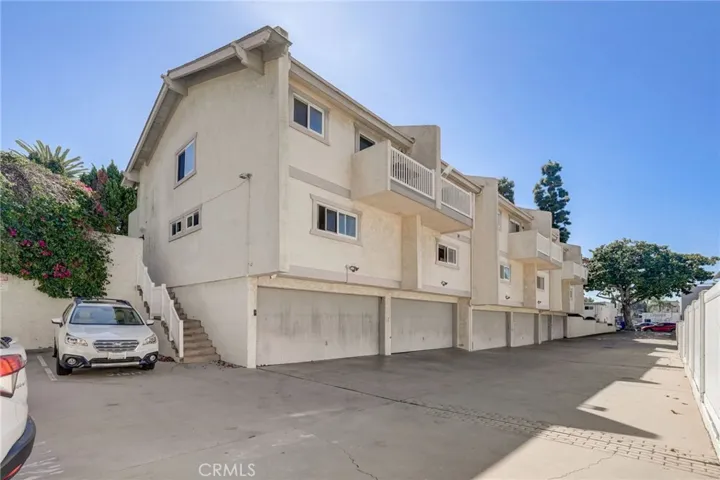 710 N Guadalupe Avenue Unit 2, Redondo Beach, California 90277