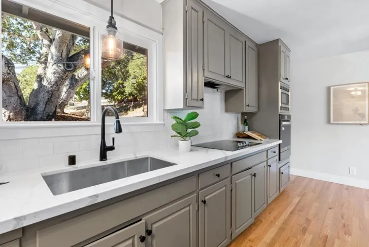 2 Carlton Drive, Del Rey Oaks, California 93940