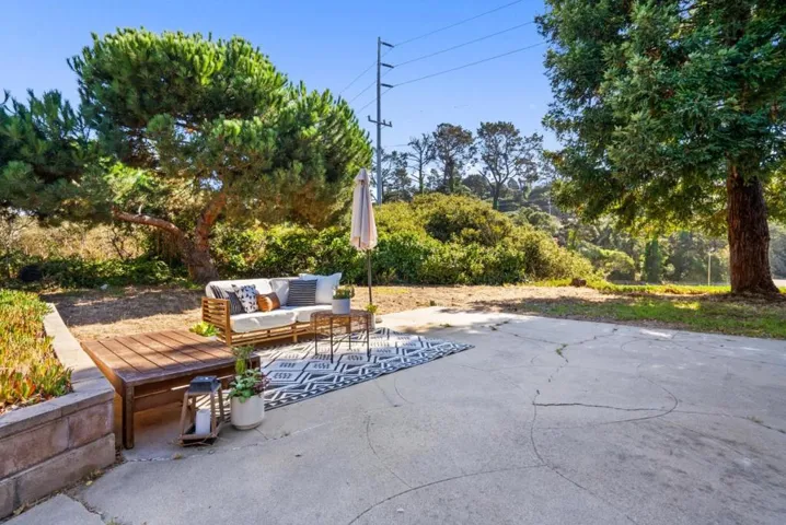 2 Carlton Drive, Del Rey Oaks, California 93940