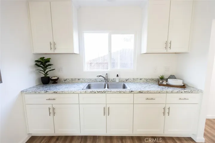Front House #916 
Kitchen