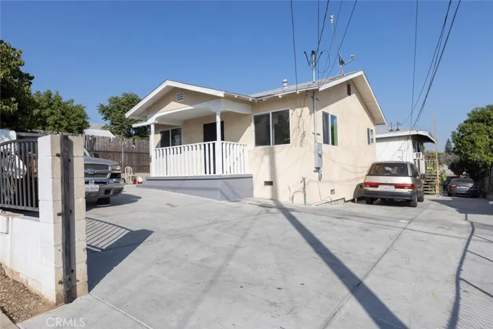 Recently remodeled
Front House #916