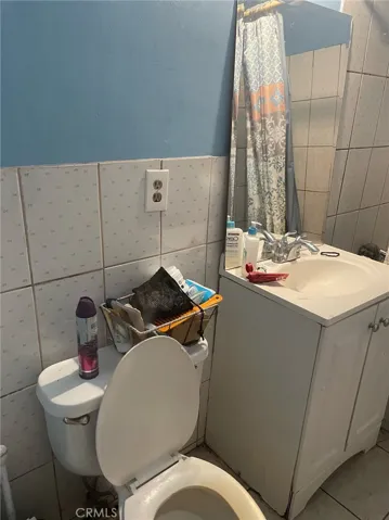 Back unit #914 
Bathroom