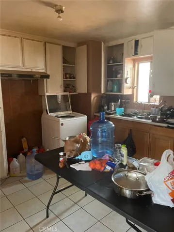 Back unit #914 
Kitchen