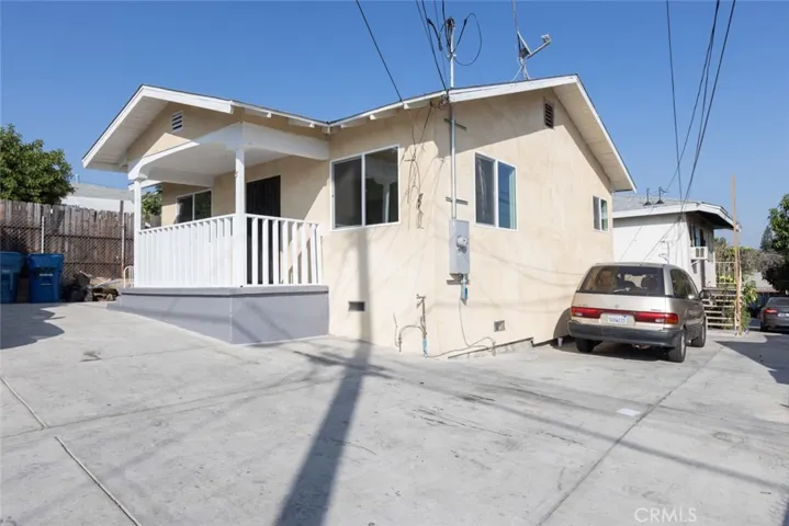 Recently remodeled
Front House #916