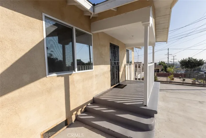 Recently remodeled
Front House #916