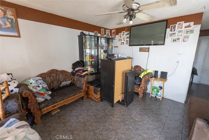 Middle unit #914 1/2
Living Room