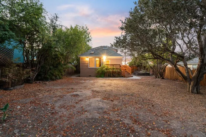 1230 Broadway, Santa Cruz, California 95062