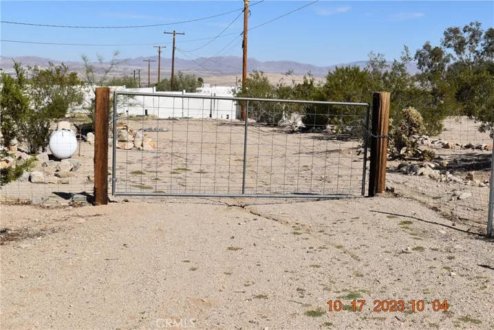 RV gate for adjacent lot being sold WITH the house NOT as separate parcel