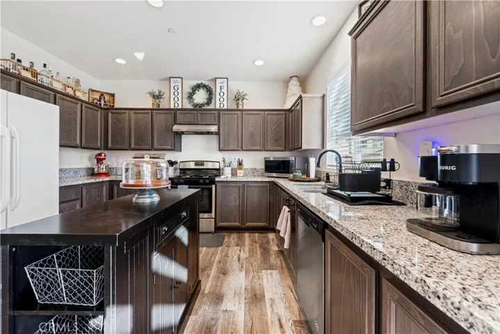 3012 Via Bella Rosa Avenue, Rosamond, California 93560