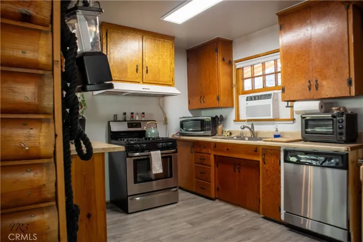 755 Mountain View Avenue, Wrightwood, California 92397