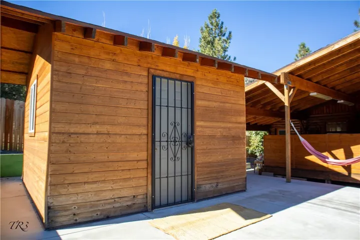 755 Mountain View Avenue, Wrightwood, California 92397
