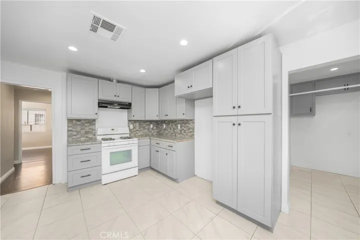 10360 Amboy Avenue, Pacoima, California 91331