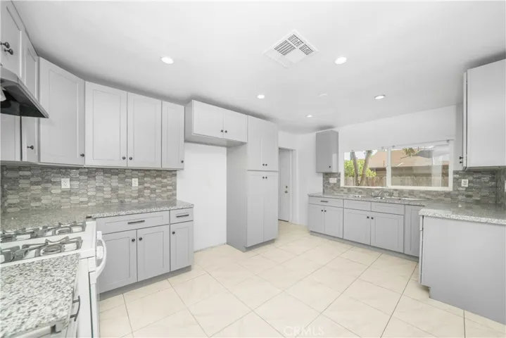 10360 Amboy Avenue, Pacoima, California 91331