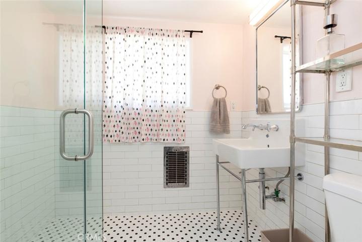 1181 N Fairvalley Avenue, Covina, California 91722
