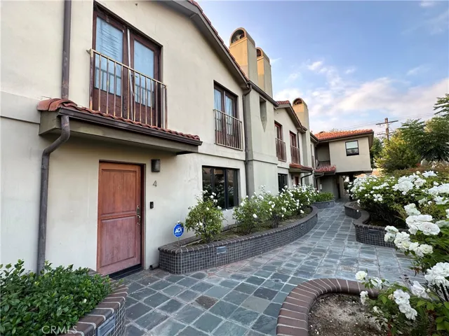 2424 Oswego Street Unit 4, Pasadena, California 91107