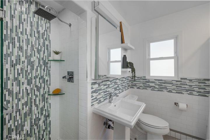 Separate shower and tub, frameless shower door.