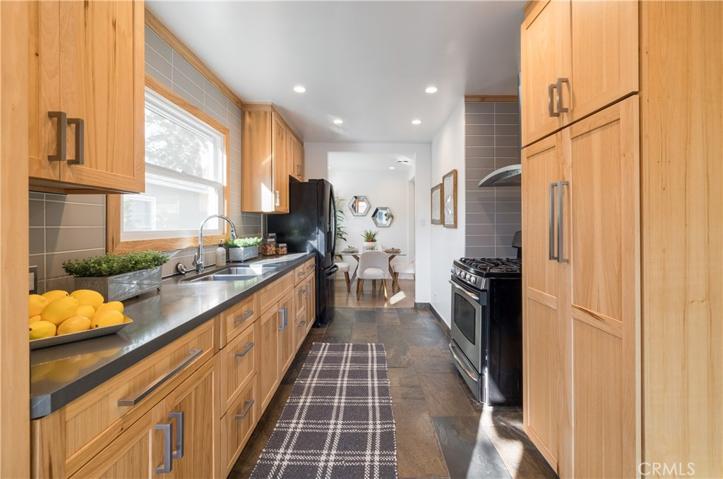 Newer Hickory cabinets & Caesar stone counters.