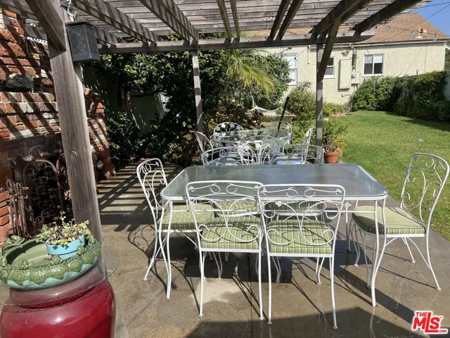 enjoy outdoor dining