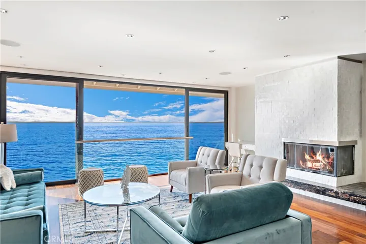 102 Blue Lagoon, Laguna Beach, California 92651