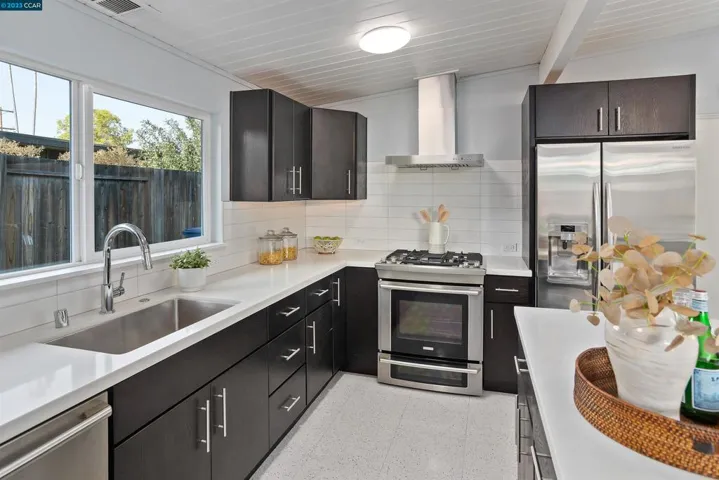 4136 Phoenix St., Concord, California 94521-1808