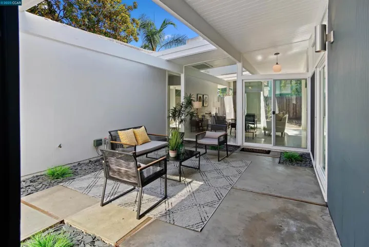 4136 Phoenix St., Concord, California 94521-1808
