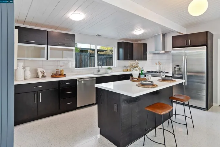4136 Phoenix St., Concord, California 94521-1808