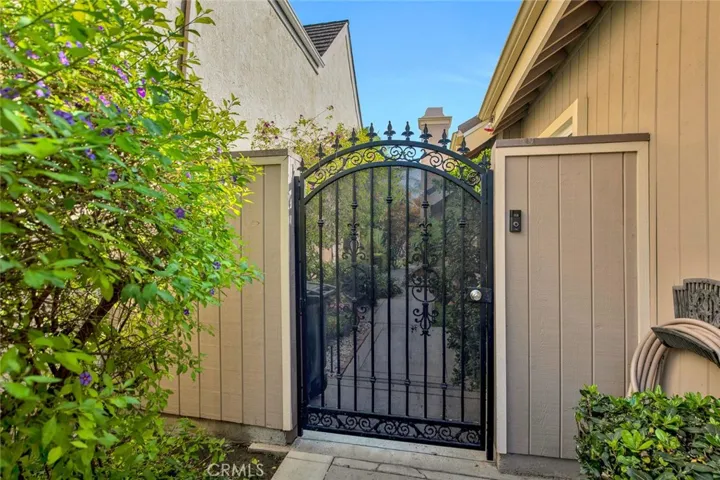 3492 Wimbledon Way, Costa Mesa, California 92626