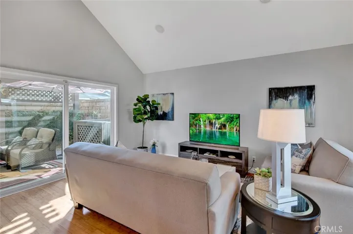 3492 Wimbledon Way, Costa Mesa, California 92626