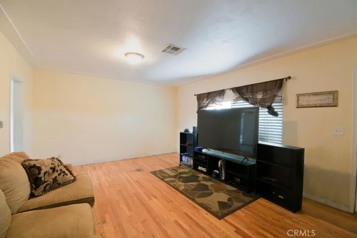 534 W Randall Avenue, Rialto, California 92376