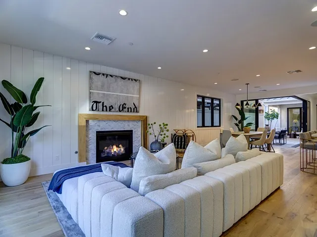 504 Acacia Avenue, Corona Del Mar, California 92625
