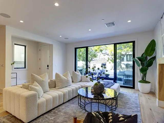 504 Acacia Avenue, Corona Del Mar, California 92625