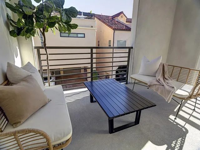504 Acacia Avenue, Corona Del Mar, California 92625