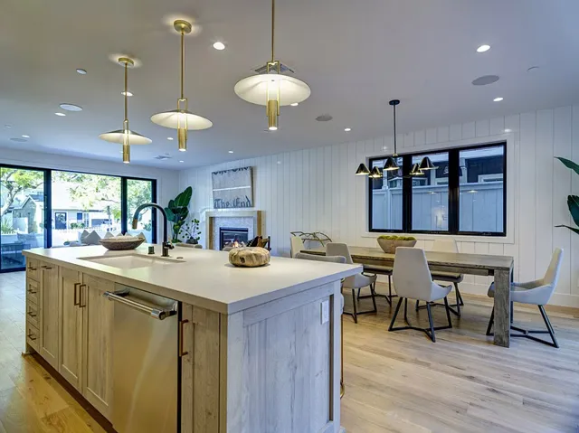 504 Acacia Avenue, Corona Del Mar, California 92625