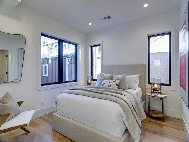 504 Acacia Avenue, Corona Del Mar, California 92625